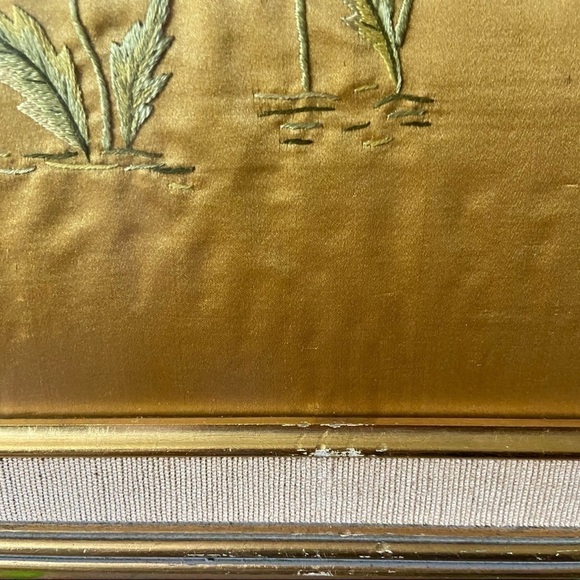 CHINESE silk embroidery of wild poppies and daisies on gold silk. Rare fine art. - Picture 7 of 11